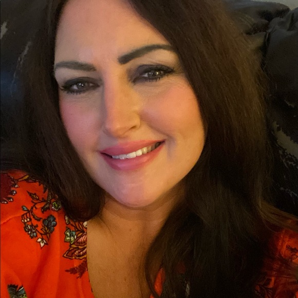 Meet your Posher, Lisa - Picture 2 of 4